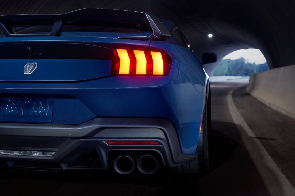 Mustang Dark Horse 11