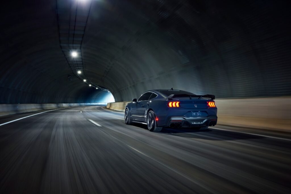 Mustang Dark Horse 12